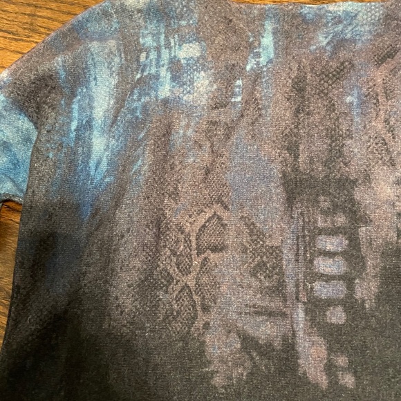 Tahari sweater - Picture 5 of 5